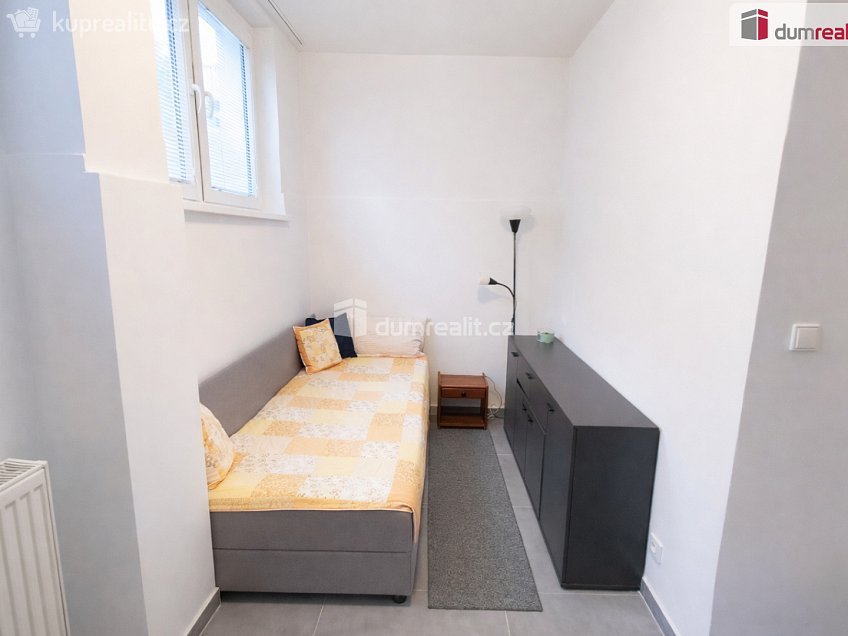 Pronájem bytu 1+kk 21 m^2 Mošnova, Praha 5 