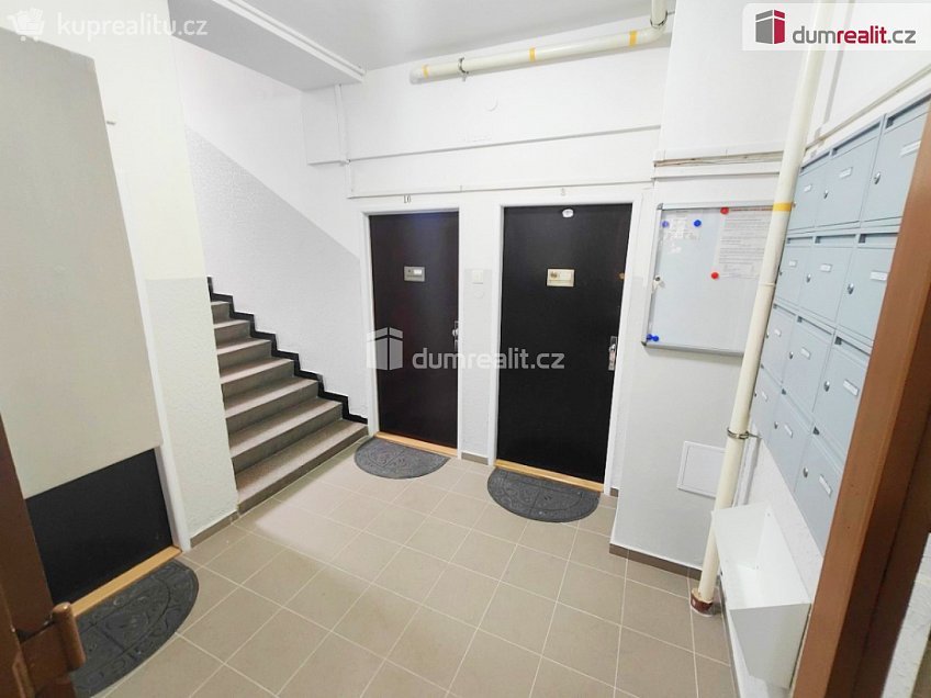 Pronájem bytu 1+kk 21 m^2 Mošnova, Praha 5 