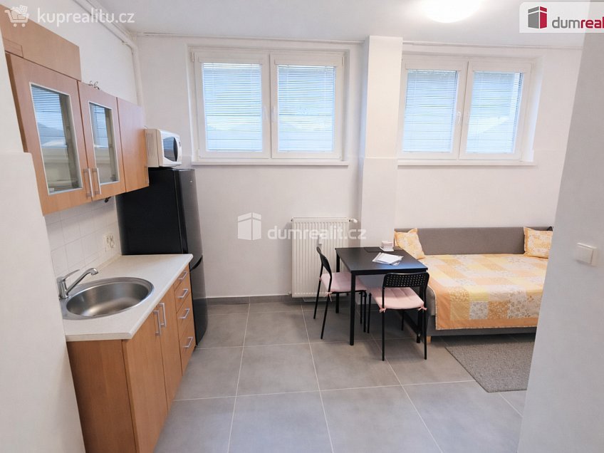 Pronájem bytu 1+kk 21 m^2 Mošnova, Praha 5 
