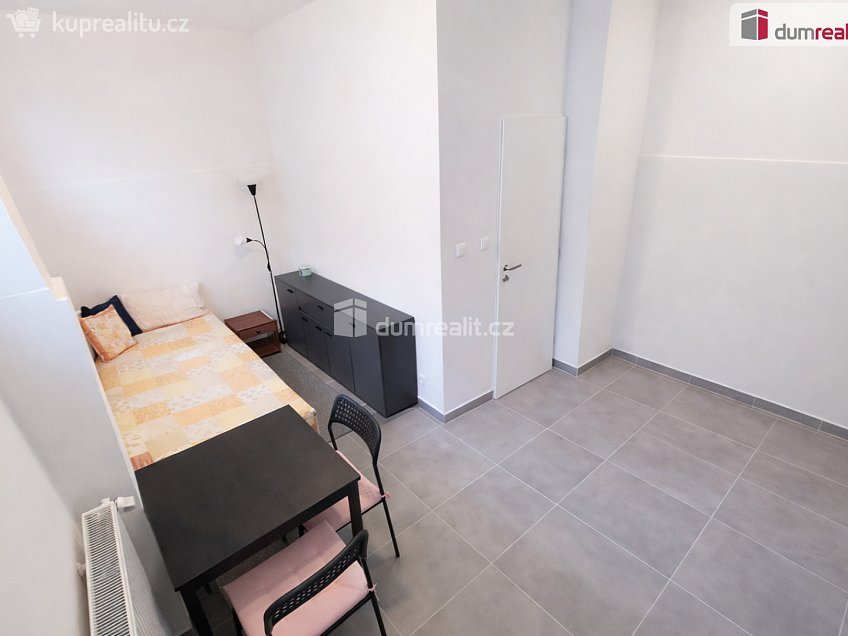 Pronájem bytu 1+kk 21 m^2 Mošnova, Praha 5 
