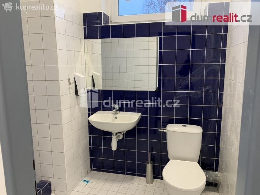 Pronájem  kanceláře 61 m^2 Kalendova, Hradec Králové 