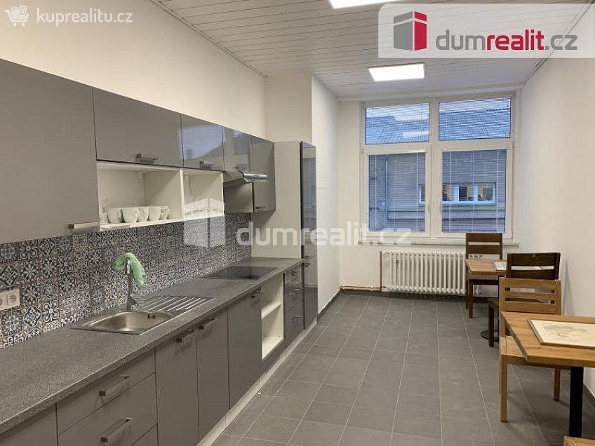 Pronájem  kanceláře 61 m^2 Kalendova, Hradec Králové 