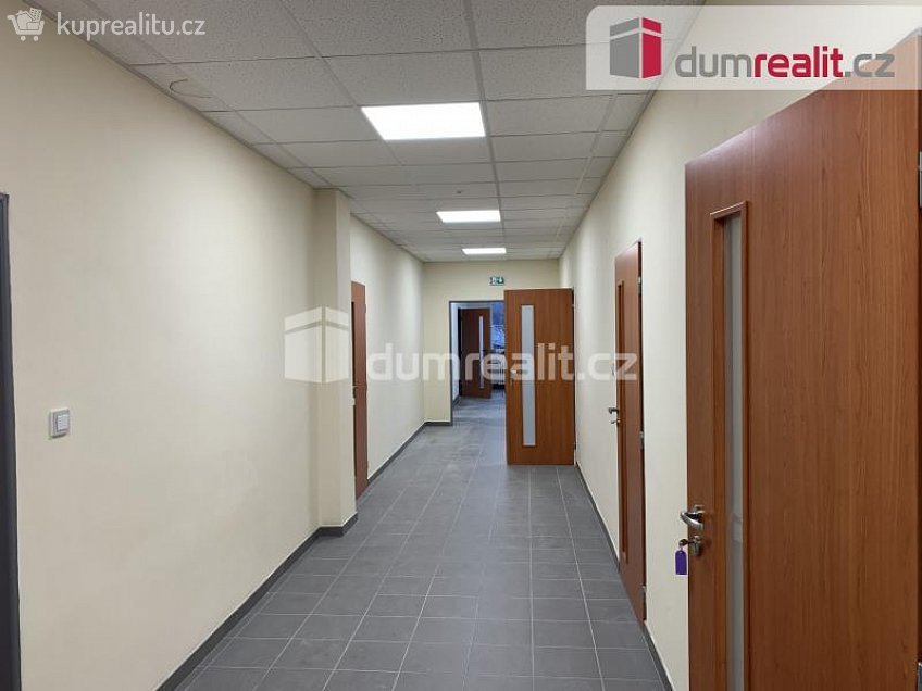 Pronájem  kanceláře 61 m^2 Kalendova, Hradec Králové 
