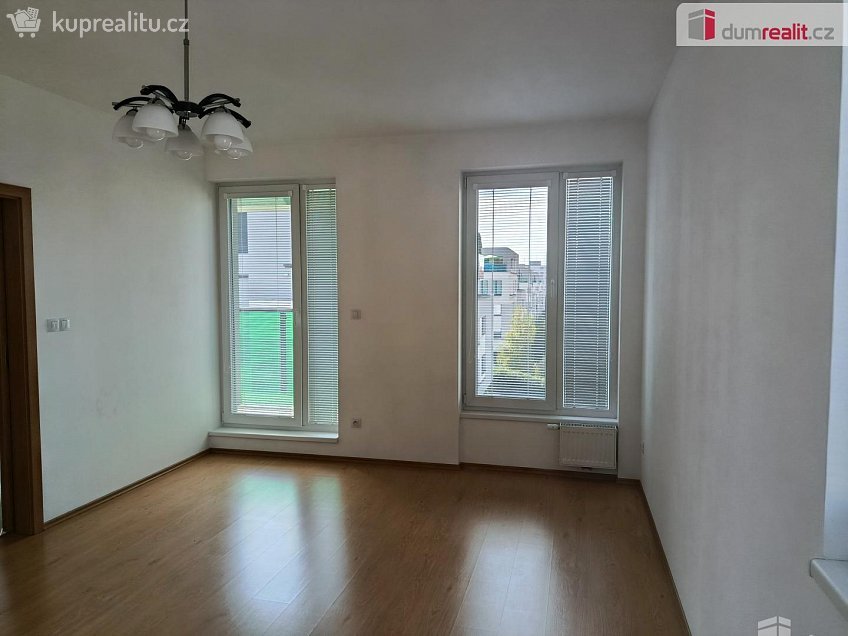 Pronájem bytu 3+kk 65 m^2 Nepomuckých, Praha 18 