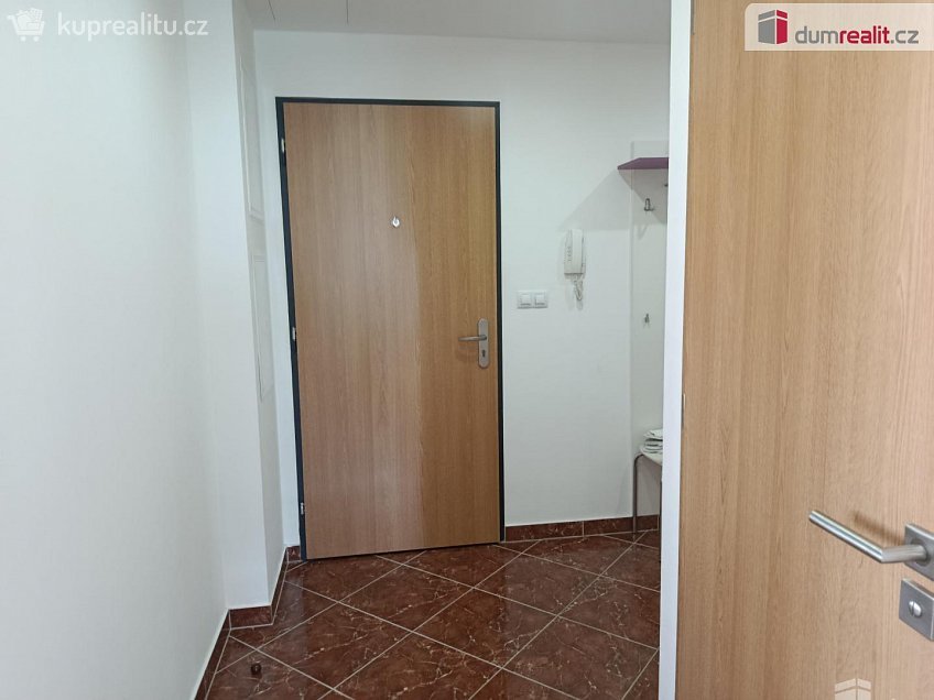 Pronájem bytu 3+kk 65 m^2 Nepomuckých, Praha 18 
