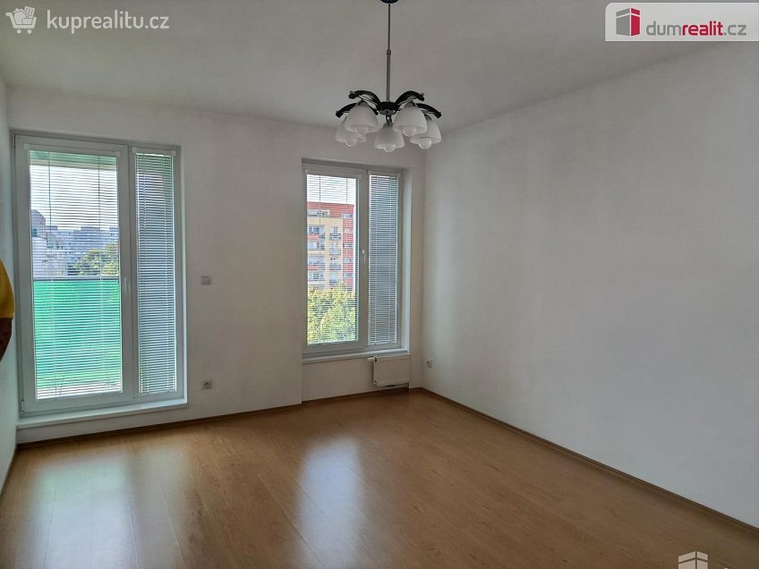 Pronájem bytu 3+kk 65 m^2 Nepomuckých, Praha 18 