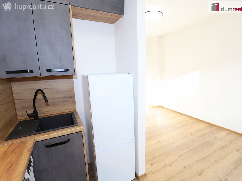 Pronájem bytu 1+kk 23 m^2 Pohraniční stráže, Kraslice 
