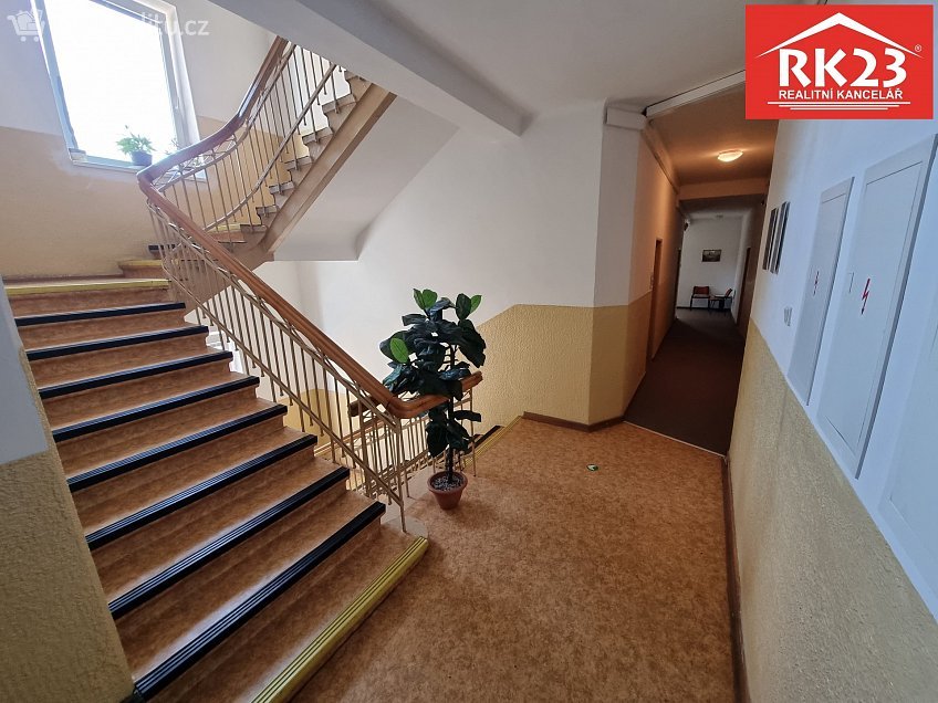 Pronájem  kanceláře 19 m^2 Nádražní náměstí 299, Mariánské Lázně 