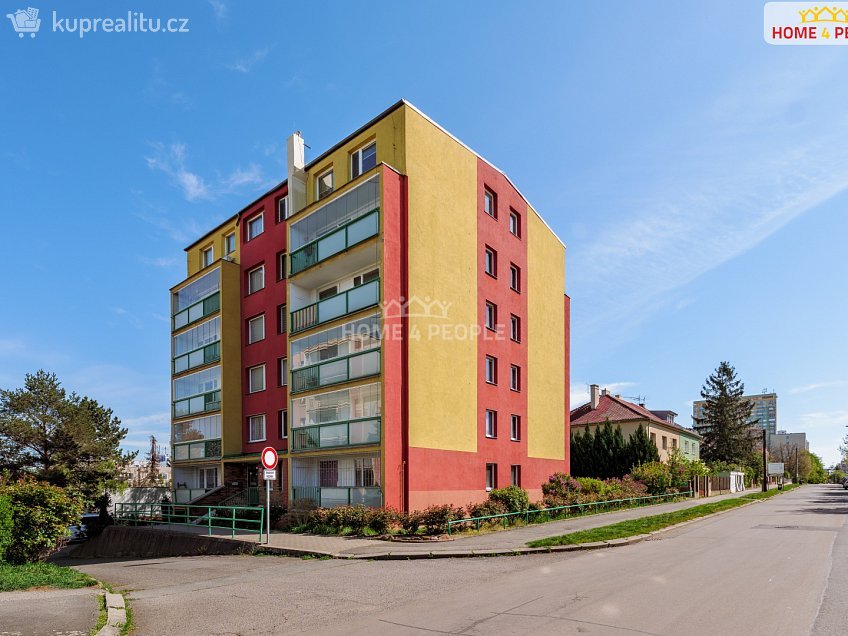 Pronájem bytu 2+kk 45 m^2 Na vinobraní, Praha 10 