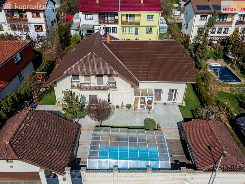 Prodej  rodinného domu 395 m^2 Na Stráňkách, Praha 12 