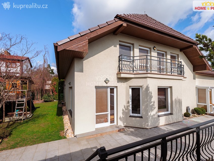 Prodej  rodinného domu 395 m^2 Na Stráňkách, Praha 12 