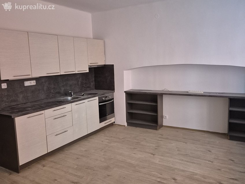 Pronájem bytu 2+kk 69 m^2 Úzká 372, Cheb 