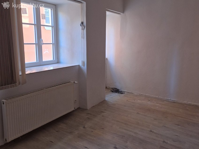 Pronájem bytu 2+kk 69 m^2 Úzká 372, Cheb 