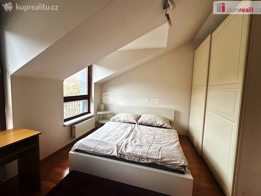 Pronájem bytu 1+1 49 m^2 Podvinný mlýn, Praha 9 