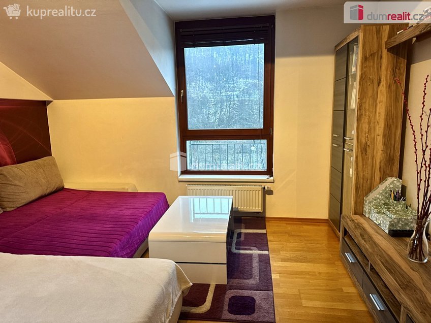 Pronájem bytu 1+1 49 m^2 Podvinný mlýn, Praha 9 