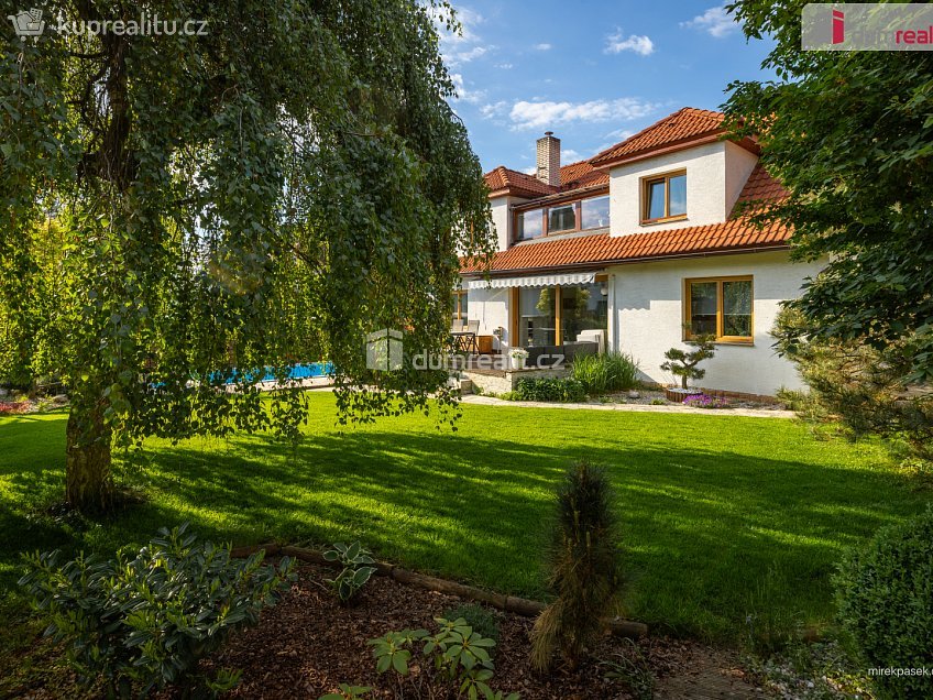 Prodej  vily 300 m^2 Jedlová, Říčany 