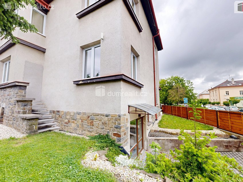 Prodej  rodinného domu 270 m^2 Hobzíkova, Opava 