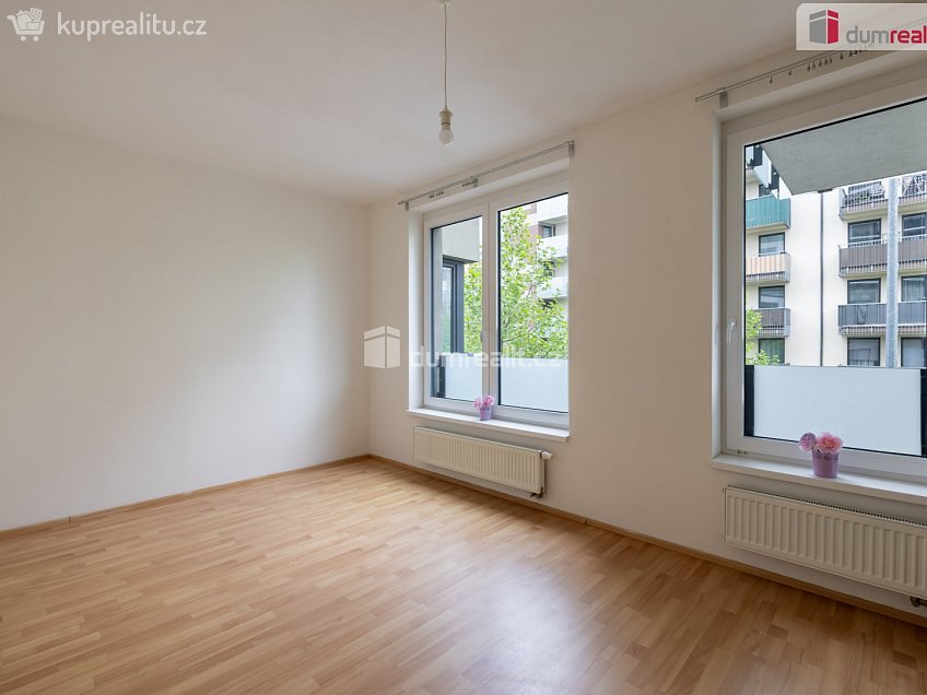 Pronájem bytu 2+kk 57 m^2 Svitákova, Praha 13 