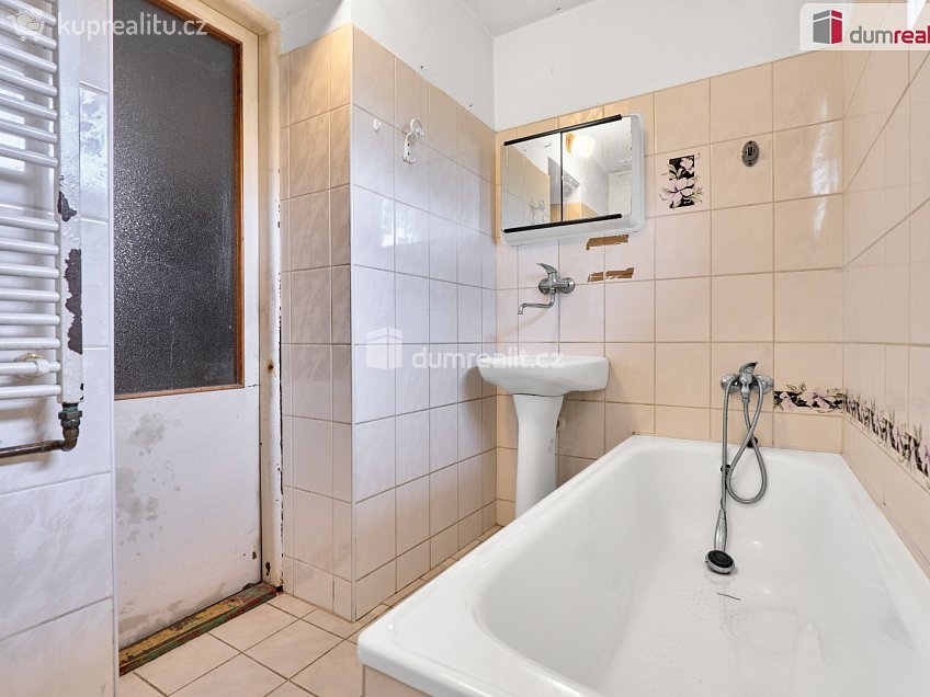 Prodej  rodinného domu 120 m^2 Plesná, Plesná 