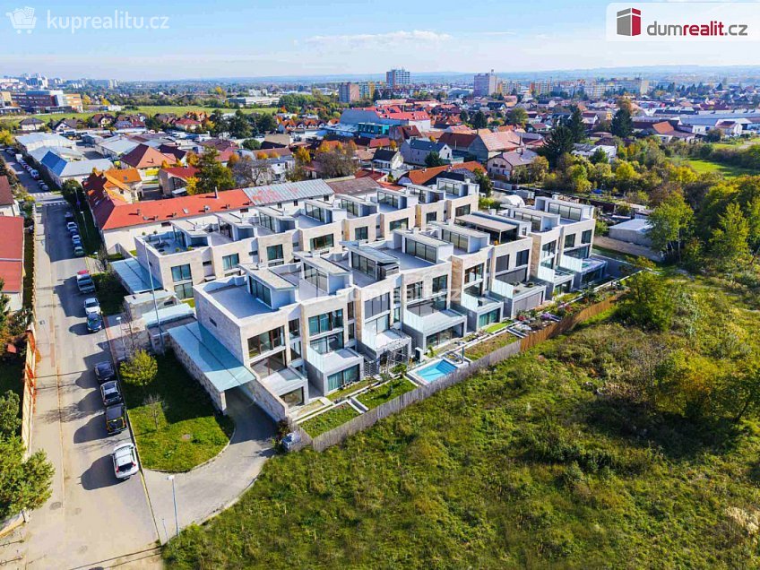 Prodej  rodinného domu 378 m^2 V Hrobech, Praha-Libuš 