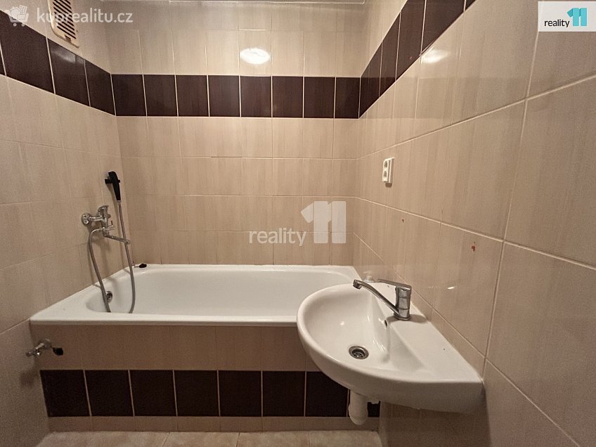 Prodej bytu 3+1 73 m^2 Běluňská, Praha 20 
