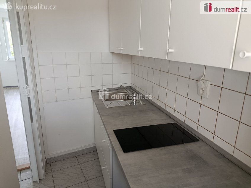 Pronájem bytu 1+kk 23 m^2 Týmlova, Praha 4 