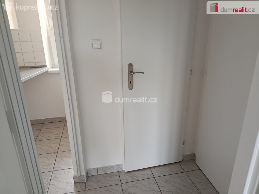 Pronájem bytu 1+kk 23 m^2 Týmlova, Praha 4 