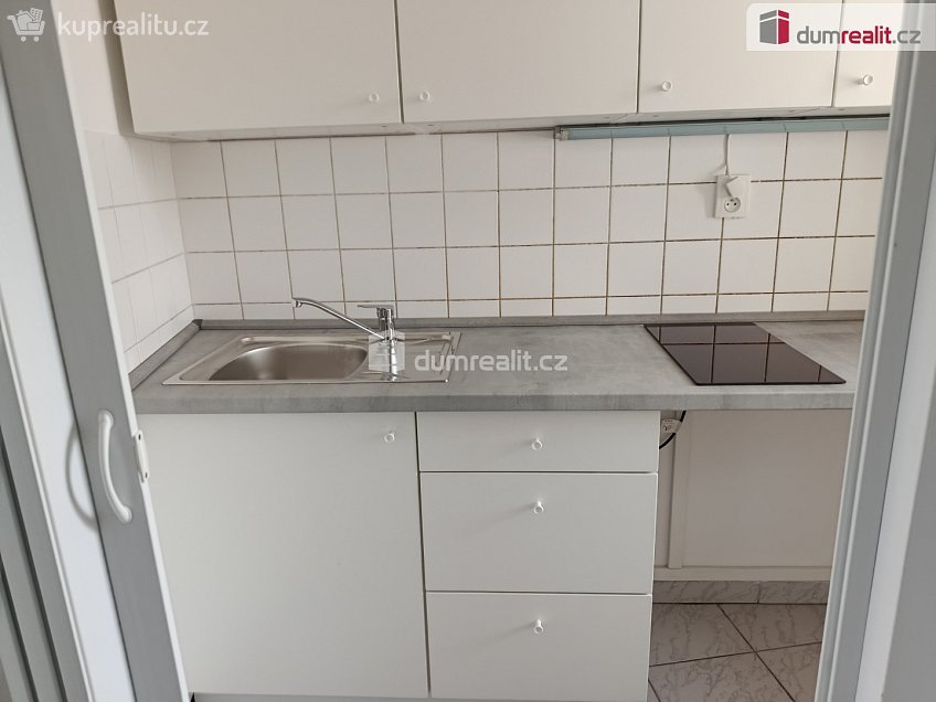 Pronájem bytu 1+kk 23 m^2 Týmlova, Praha 4 