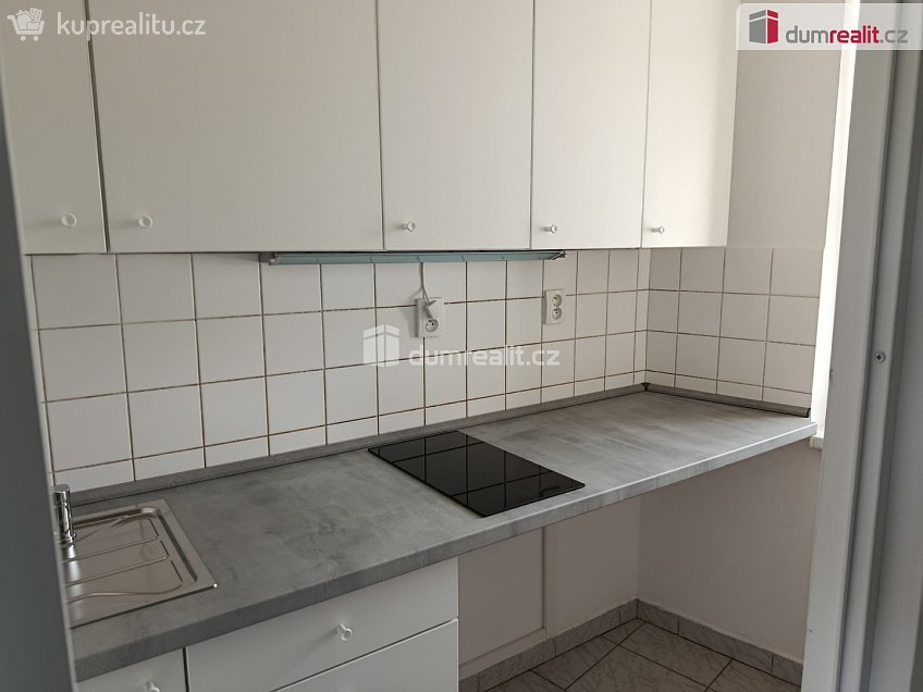 Pronájem bytu 1+kk 23 m^2 Týmlova, Praha 4 