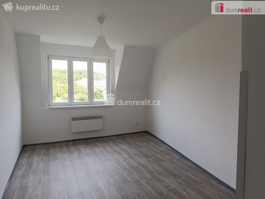 Pronájem bytu 1+kk 23 m^2 Týmlova, Praha 4 