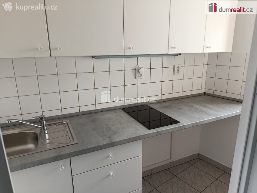 Pronájem bytu 1+kk 23 m^2 Týmlova, Praha 4 