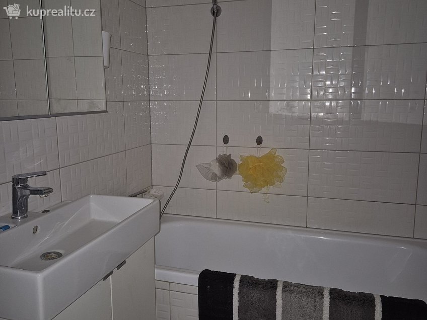Pronájem bytu 2+kk 69 m^2 Úzká 372, Cheb 