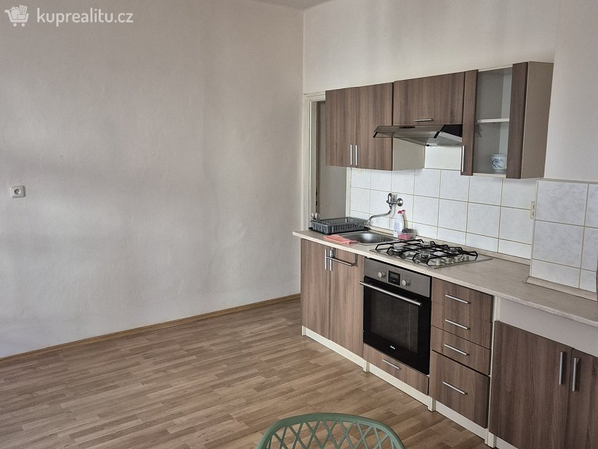 Pronájem bytu 2+kk 69 m^2 Úzká 372, Cheb 