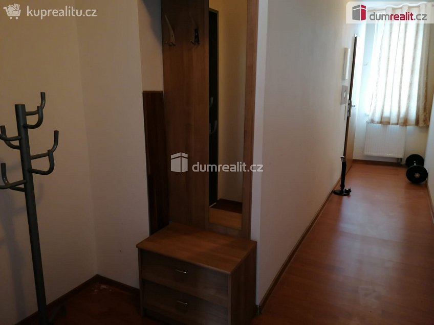 Pronájem bytu 2+kk 43 m^2 Zenklova, Praha 8 