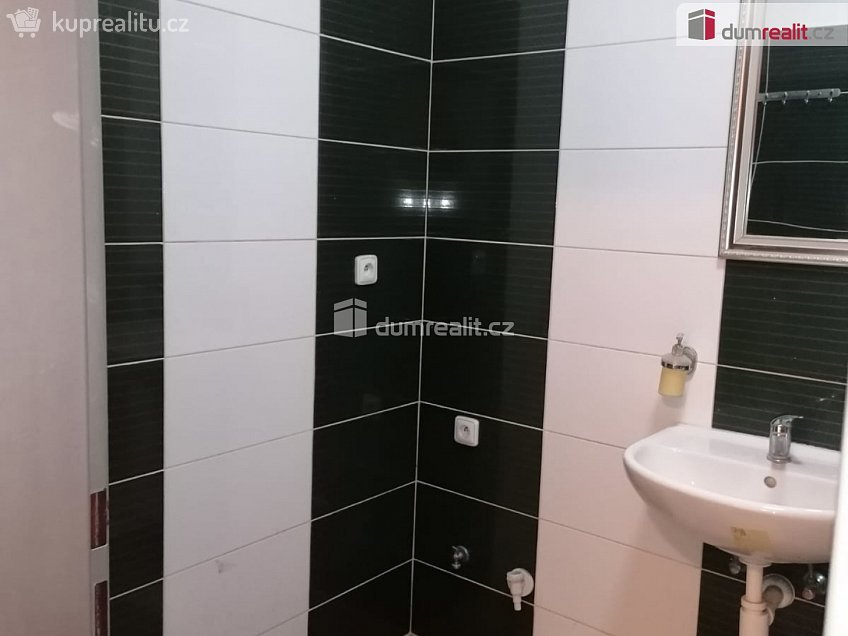 Pronájem bytu 2+kk 43 m^2 Zenklova, Praha 8 