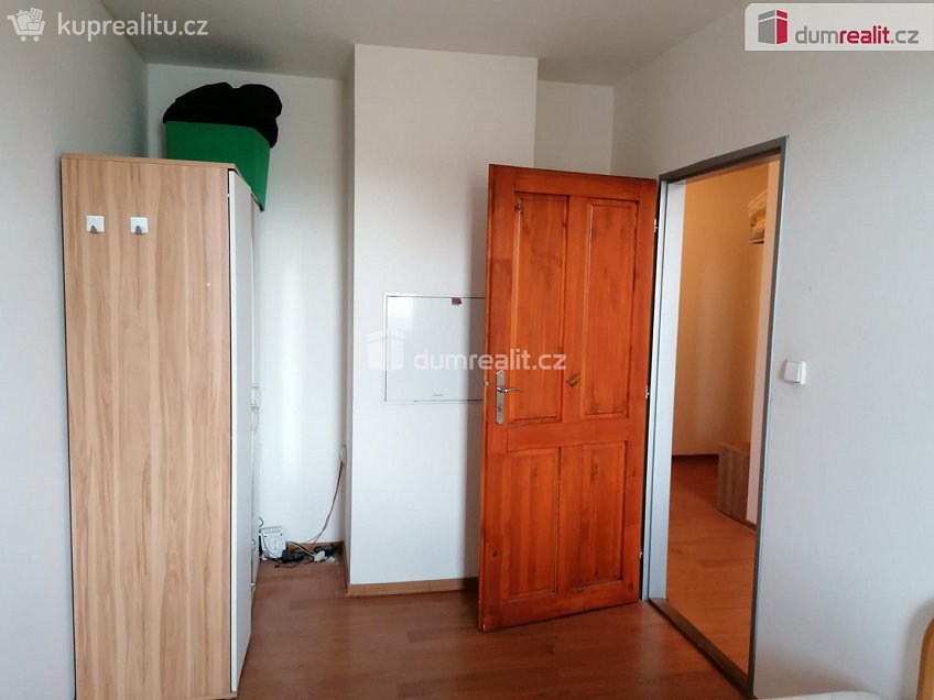 Pronájem bytu 2+kk 43 m^2 Zenklova, Praha 8 