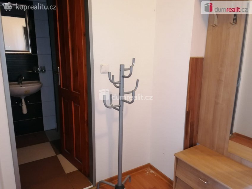 Pronájem bytu 2+kk 43 m^2 Zenklova, Praha 8 