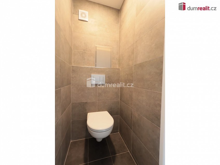Pronájem bytu 2+kk 48 m^2 Nad lesním divadlem, Praha 4 