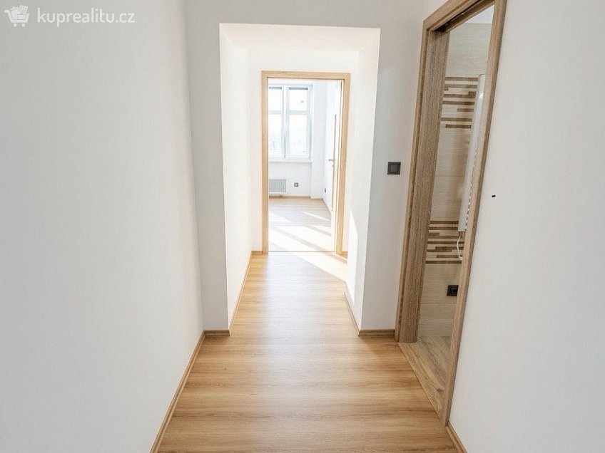 Pronájem bytu 2+kk 52 m^2 Slovenská, Znojmo 