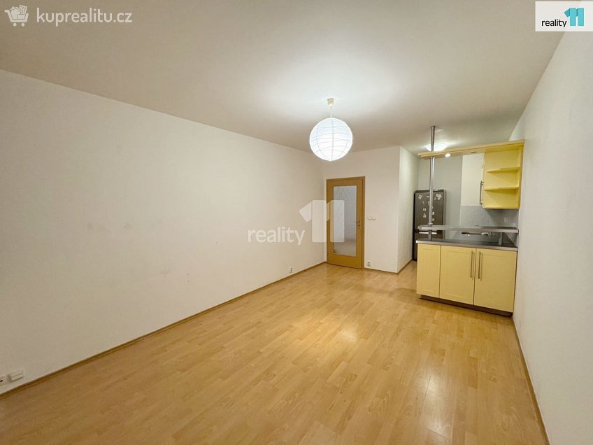 Pronájem bytu 2+kk 56 m^2 Zrzavého, Praha 17 