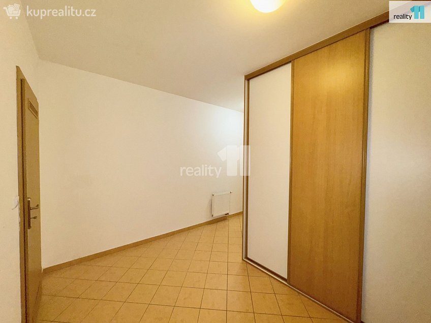 Pronájem bytu 2+kk 56 m^2 Zrzavého, Praha 17 
