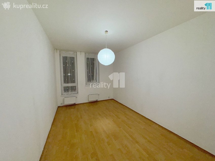 Pronájem bytu 2+kk 56 m^2 Zrzavého, Praha 17 