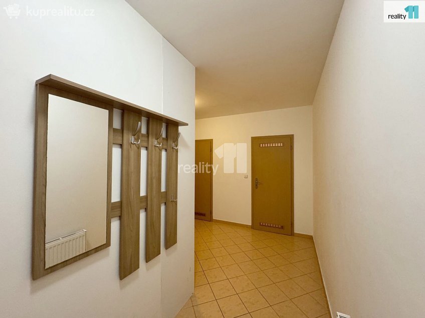 Pronájem bytu 2+kk 56 m^2 Zrzavého, Praha 17 