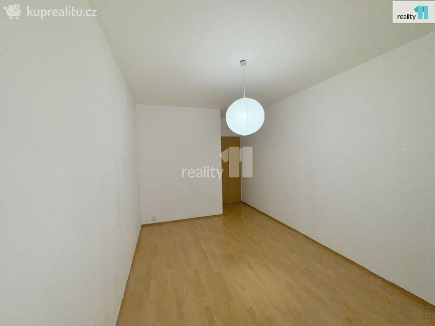 Pronájem bytu 2+kk 56 m^2 Zrzavého, Praha 17 