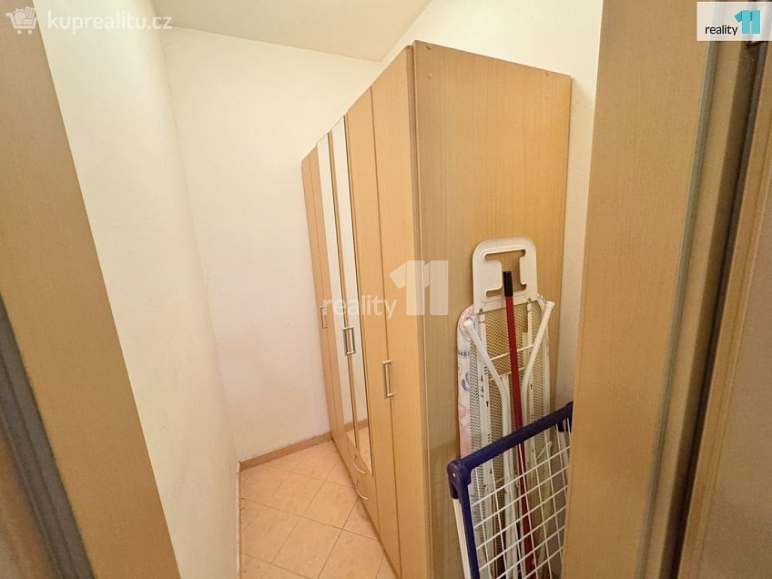 Pronájem bytu 2+kk 56 m^2 Zrzavého, Praha 17 