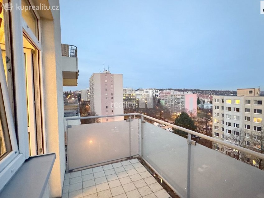 Pronájem bytu 2+kk 56 m^2 Zrzavého, Praha 17 