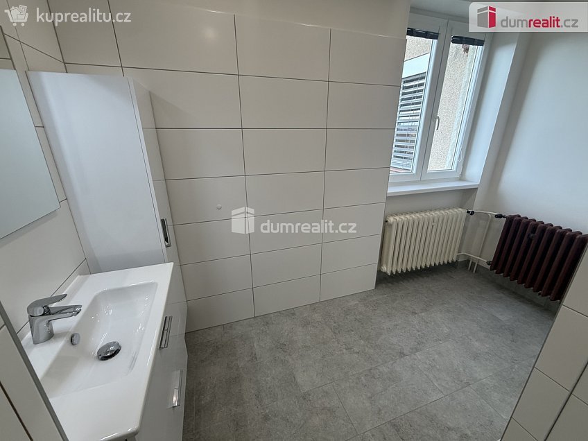 Pronájem bytu 3+kk 85 m^2 Žernovská, Praha 10 