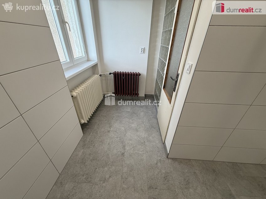 Pronájem bytu 3+kk 85 m^2 Žernovská, Praha 10 
