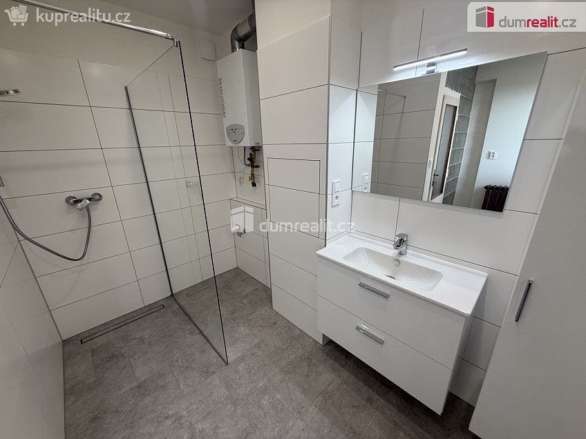 Pronájem bytu 3+kk 85 m^2 Žernovská, Praha 10 