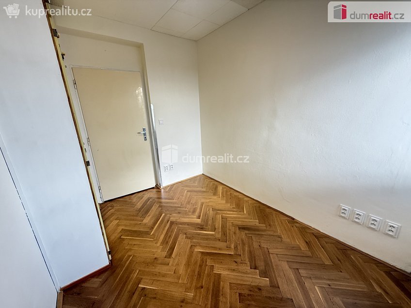 Pronájem bytu 3+kk 85 m^2 Žernovská, Praha 10 